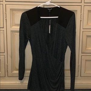 Tahari long sleeve blouse